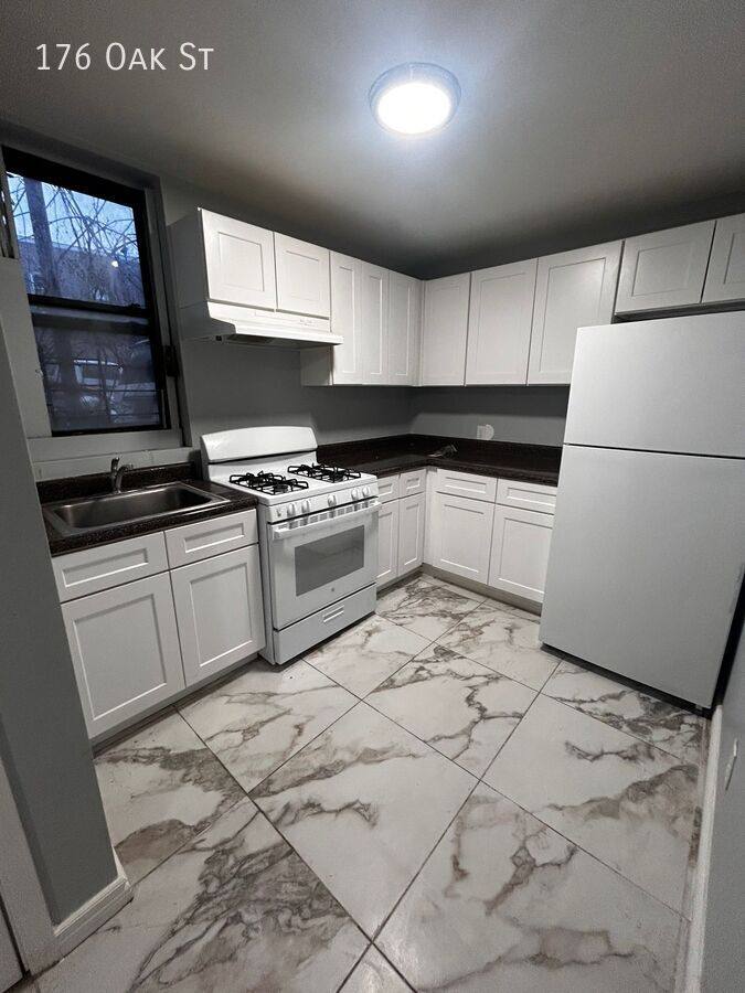 Apartment for rent at 176 Oak St, Yonkers, NY 10701