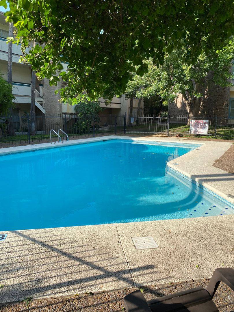 Apartment for rent at 700 Sunset, McAllen, TX 78503