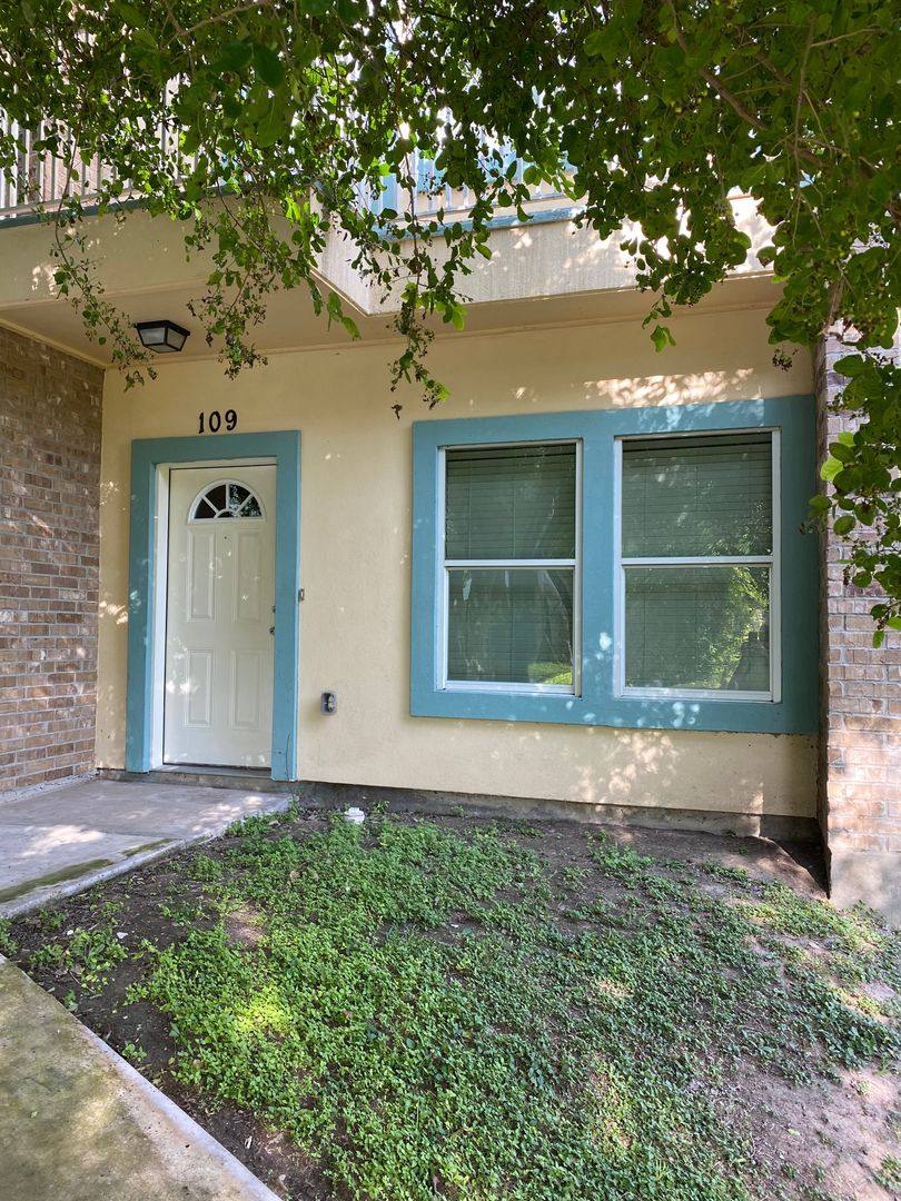 Apartment for rent at 700 Sunset, McAllen, TX 78503