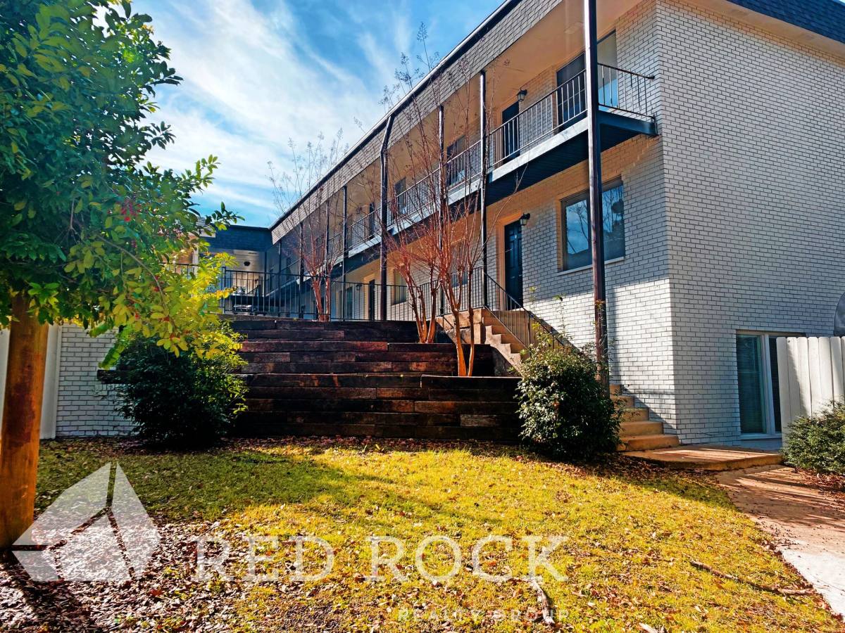 Apartment for rent at 805 10th St N, Columbus, MS 39701