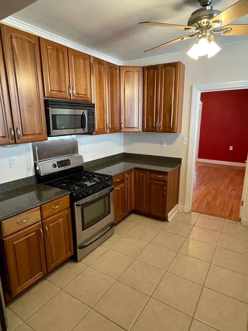 Townhouse for rent at 4609 - 4611 Claiborne St Downstairs, New Orleans, LA 70125