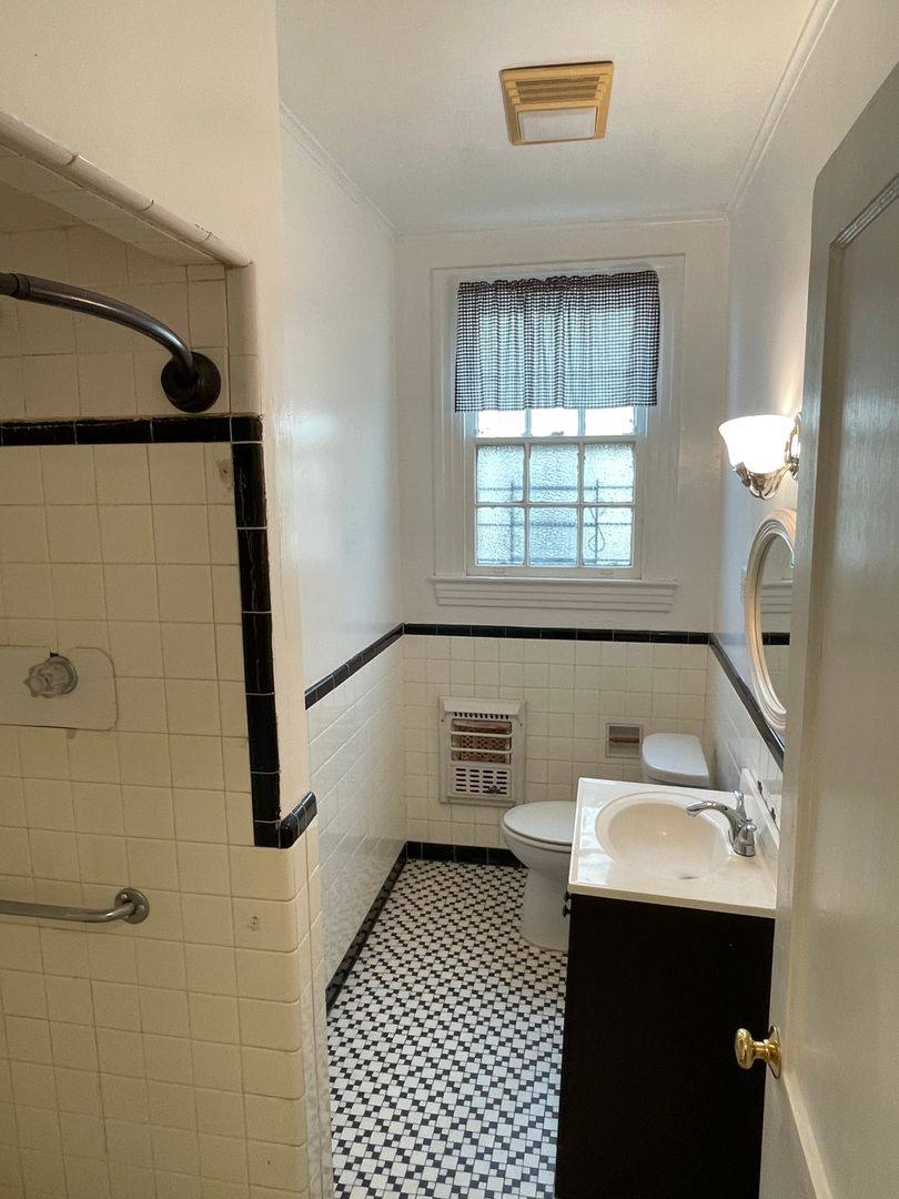 Townhouse for rent at 4609 - 4611 Claiborne St Downstairs, New Orleans, LA 70125