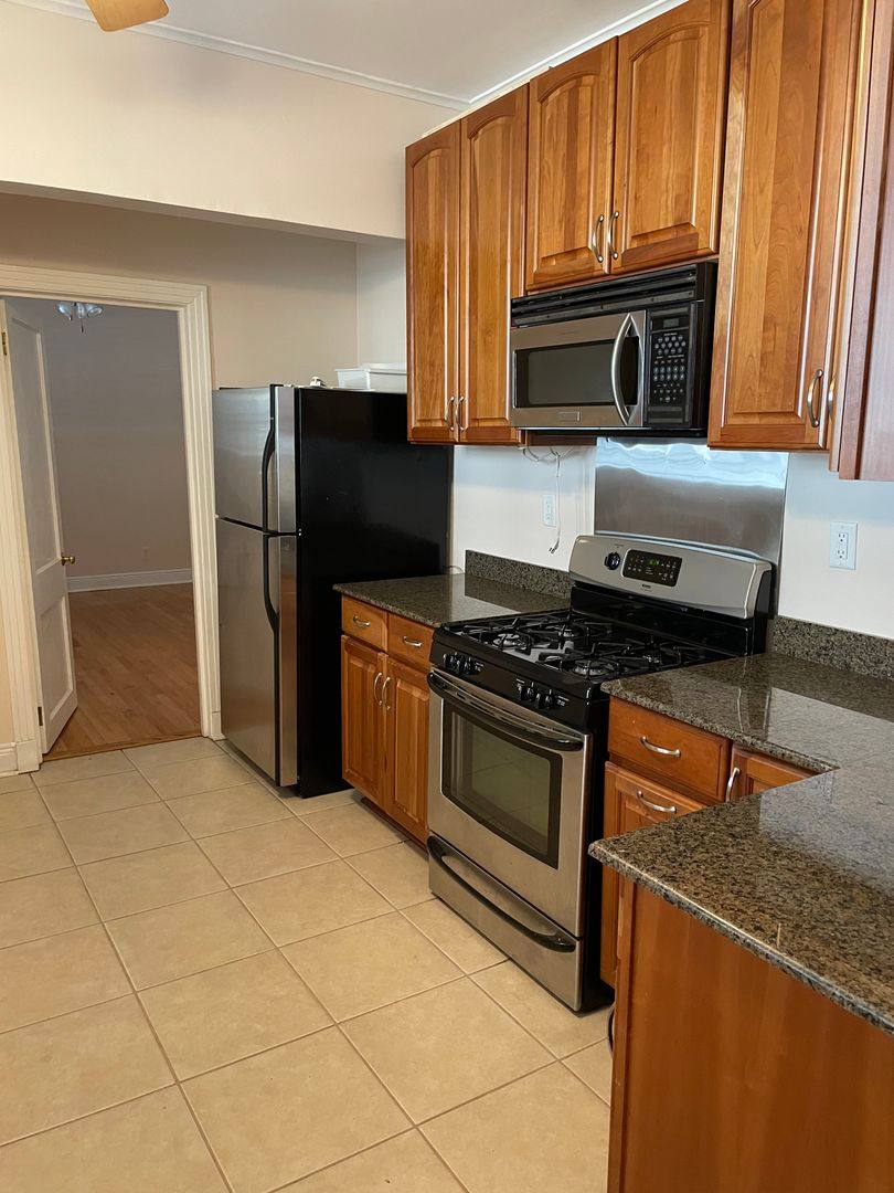 Townhouse for rent at 4609 - 4611 Claiborne St Downstairs, New Orleans, LA 70125