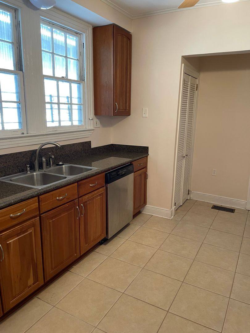 Townhouse for rent at 4609 - 4611 Claiborne St Downstairs, New Orleans, LA 70125