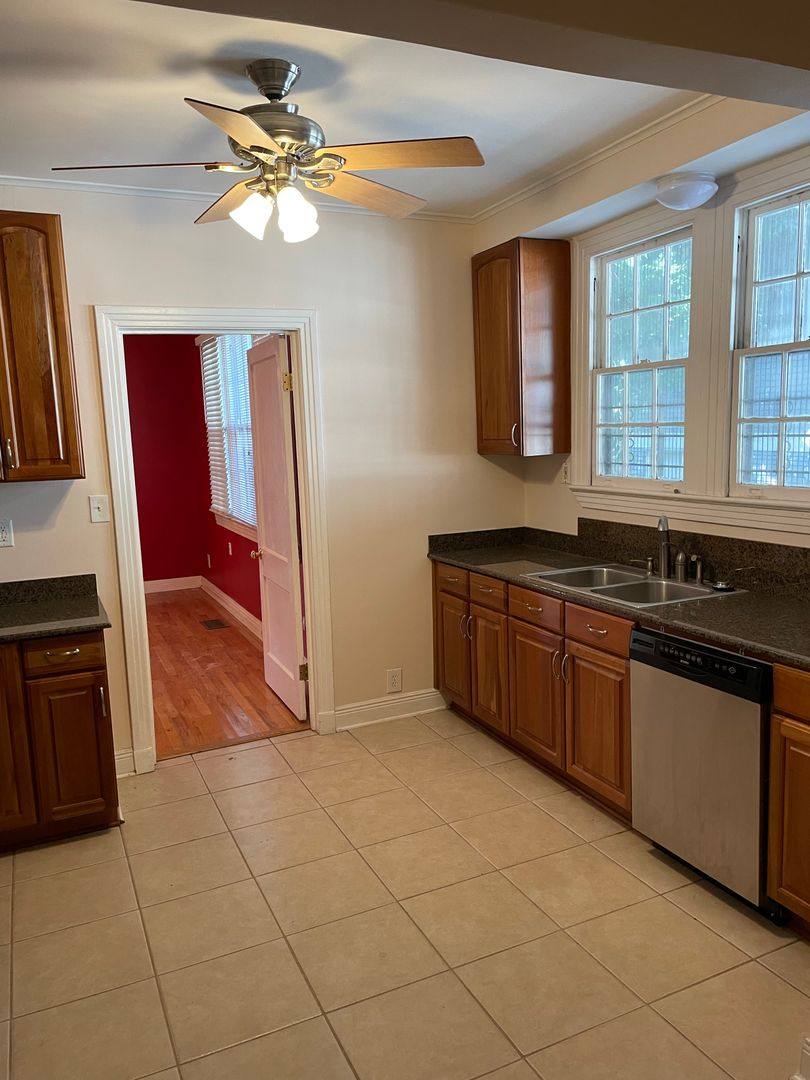 Townhouse for rent at 4609 - 4611 Claiborne St Downstairs, New Orleans, LA 70125