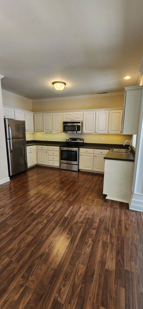 Townhouse for rent at 152 Middleton Park Lane, Moore, SC 29369