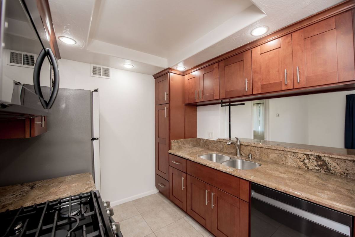 Condo for rent at 2323 Huntington St, Huntington Beach, CA 92648