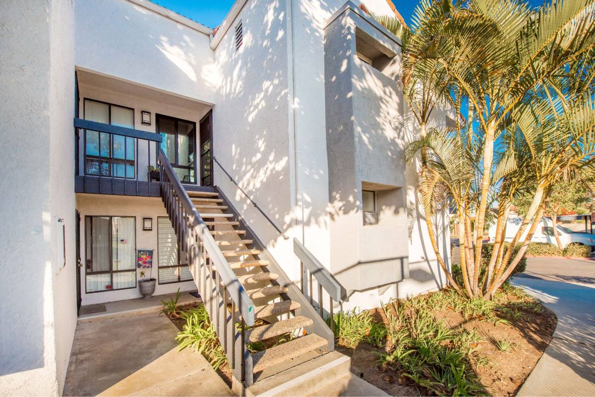 Condo for rent at 2323 Huntington St, Huntington Beach, CA 92648