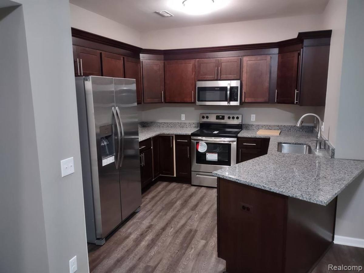 Townhouse for rent at 18103 Addington Dr, Walled Lake, MI 48390