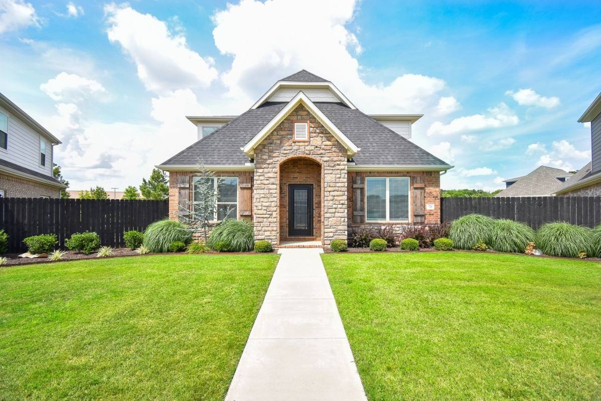 House for rent at 724 N Malbec Rd, Fayetteville, AR 72704