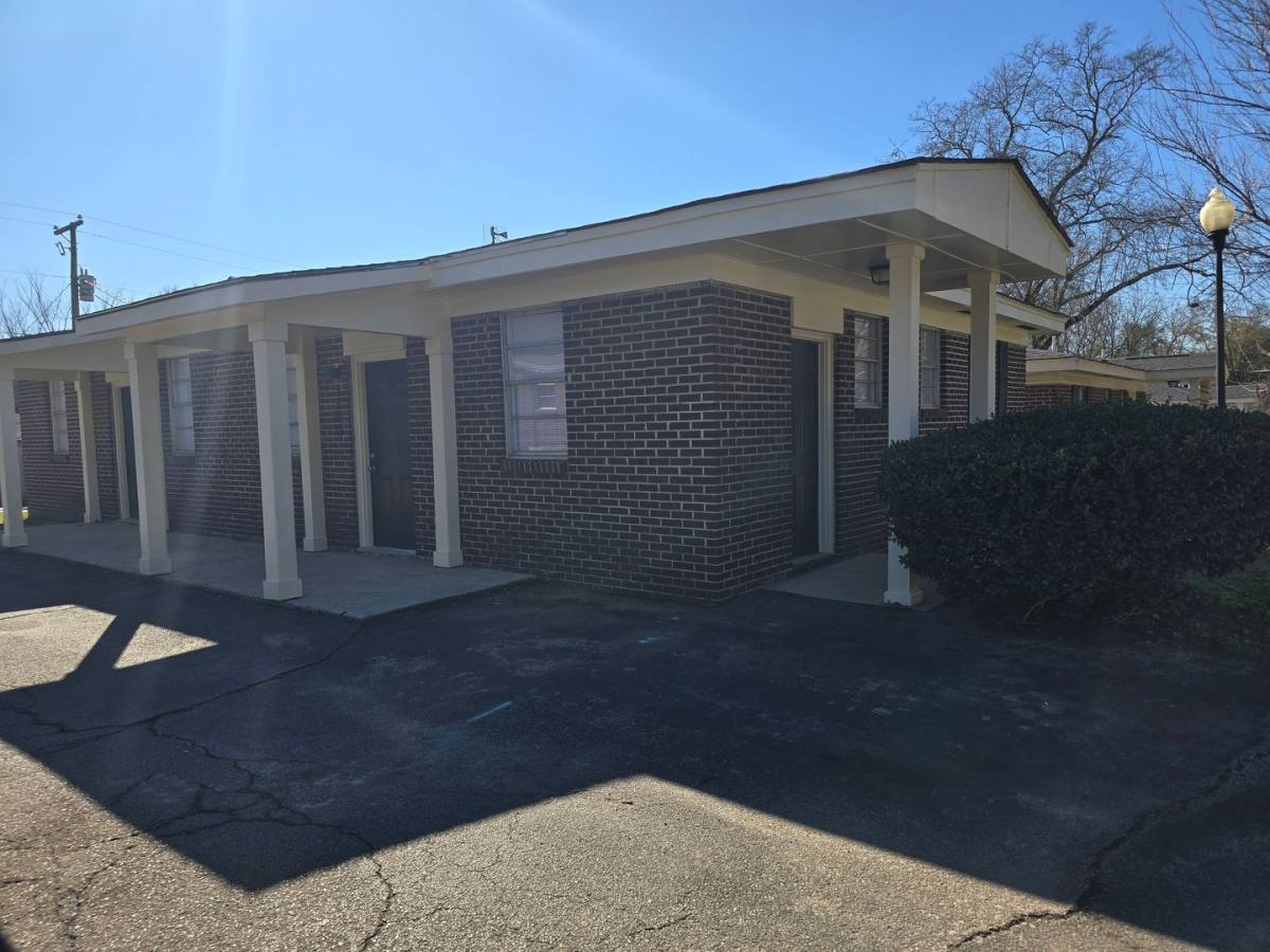 Apartment for rent at 3700 Live Oak Dr, Columbia, SC 29205