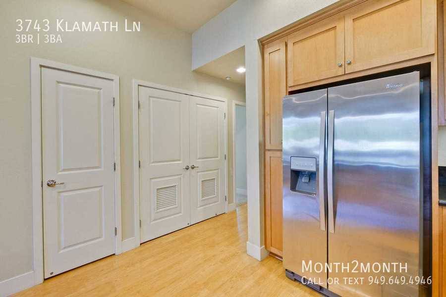 Townhouse for rent at 3743 Klamath Lane, Palo Alto, CA 94303