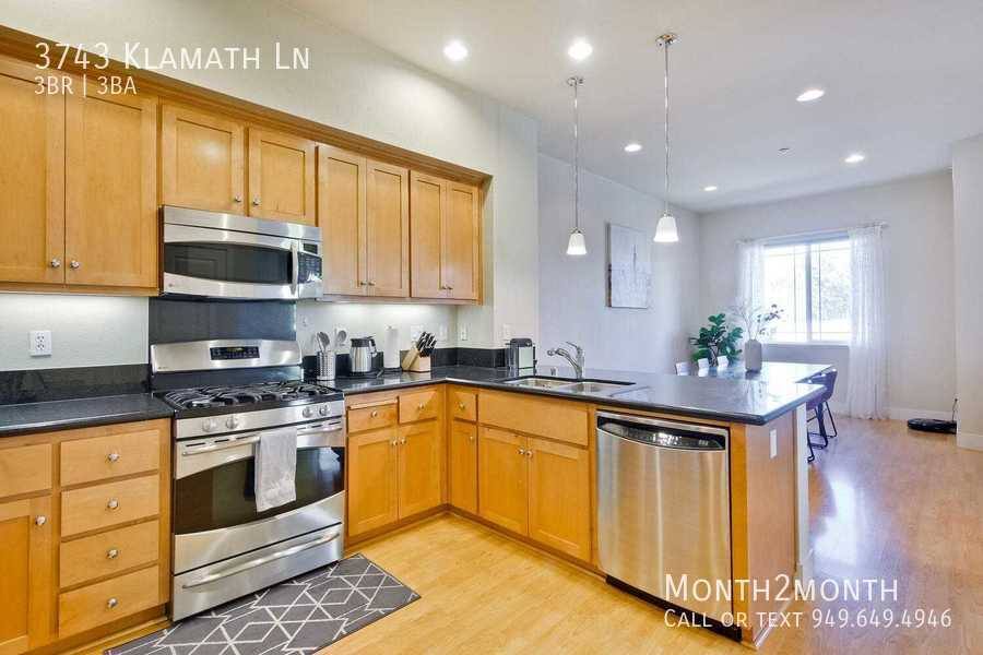 Townhouse for rent at 3743 Klamath Lane, Palo Alto, CA 94303