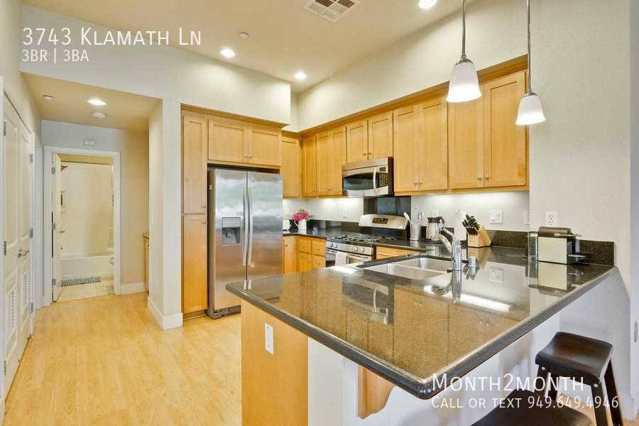 Townhouse for rent at 3743 Klamath Lane, Palo Alto, CA 94303