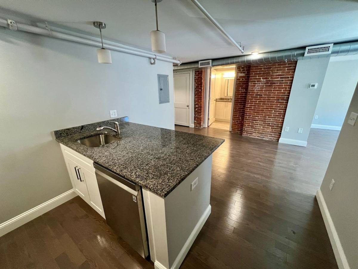Apartment for rent at 154-156 Main St, Worcester, MA 01608
