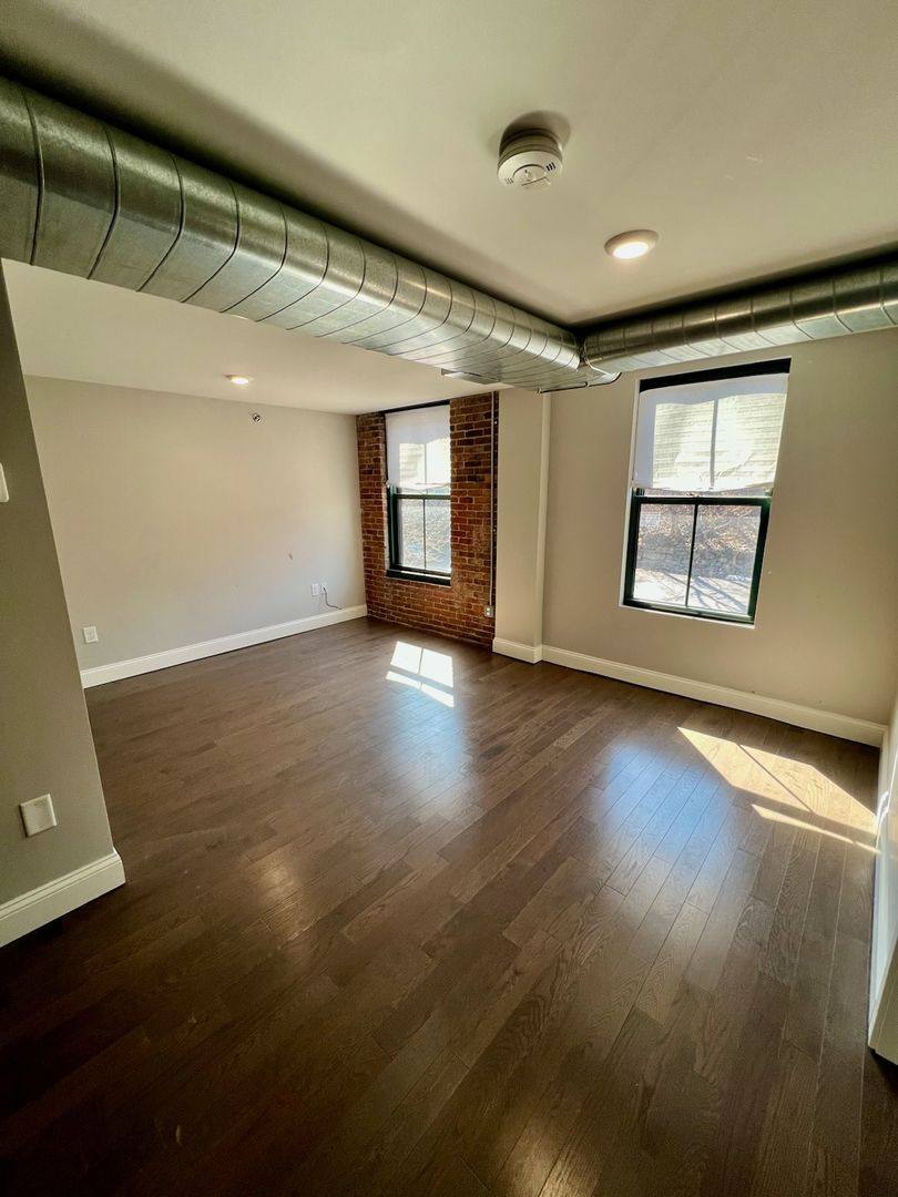 Apartment for rent at 154-156 Main St, Worcester, MA 01608
