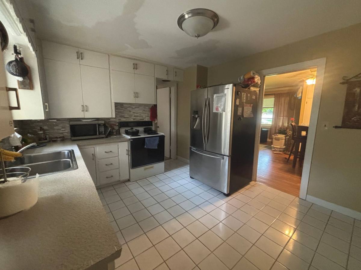 House for rent at 1109 E Linwood Dr, Springfield, MO 65807