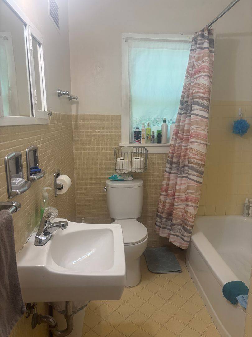 House for rent at 1109 E Linwood Dr, Springfield, MO 65807