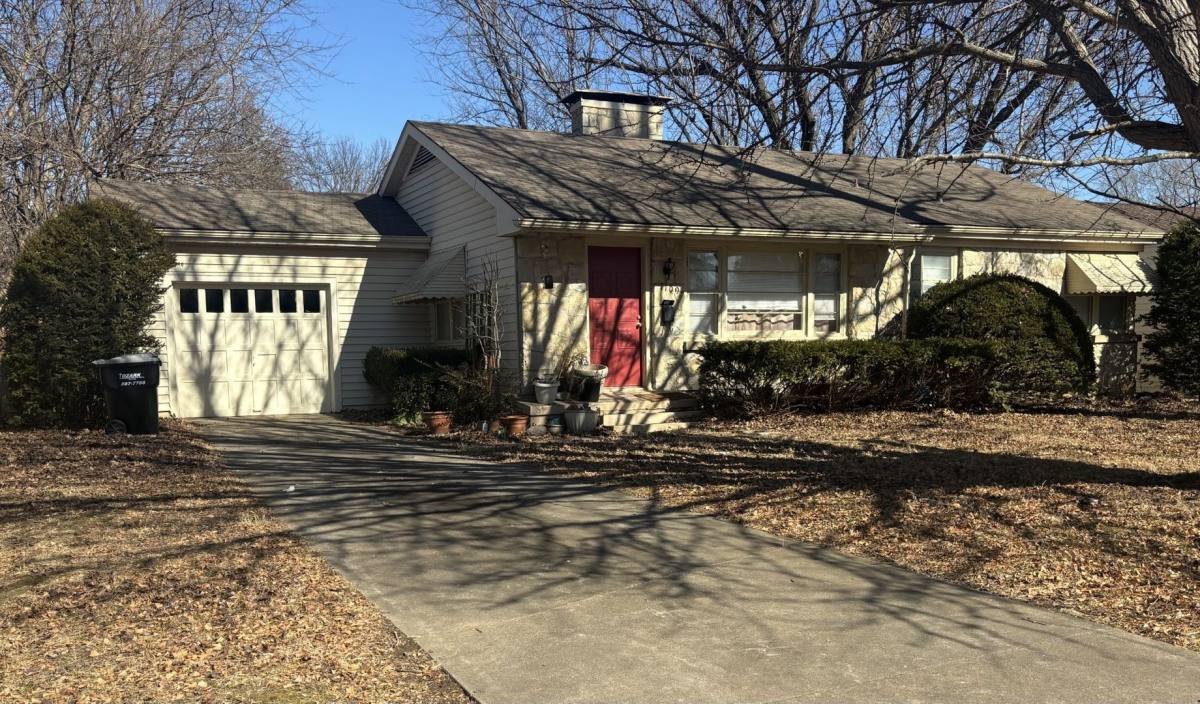 House for rent at 1109 E Linwood Dr, Springfield, MO 65807