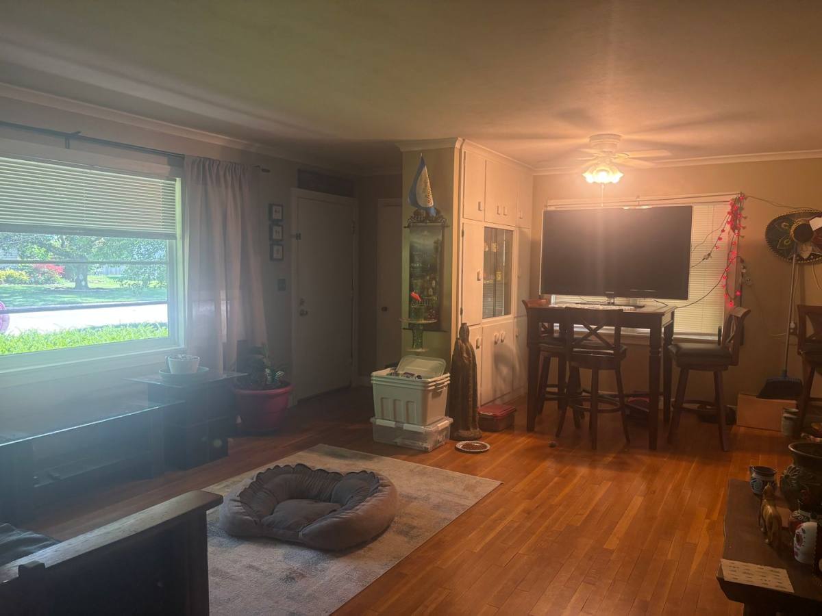 House for rent at 1109 E Linwood Dr, Springfield, MO 65807