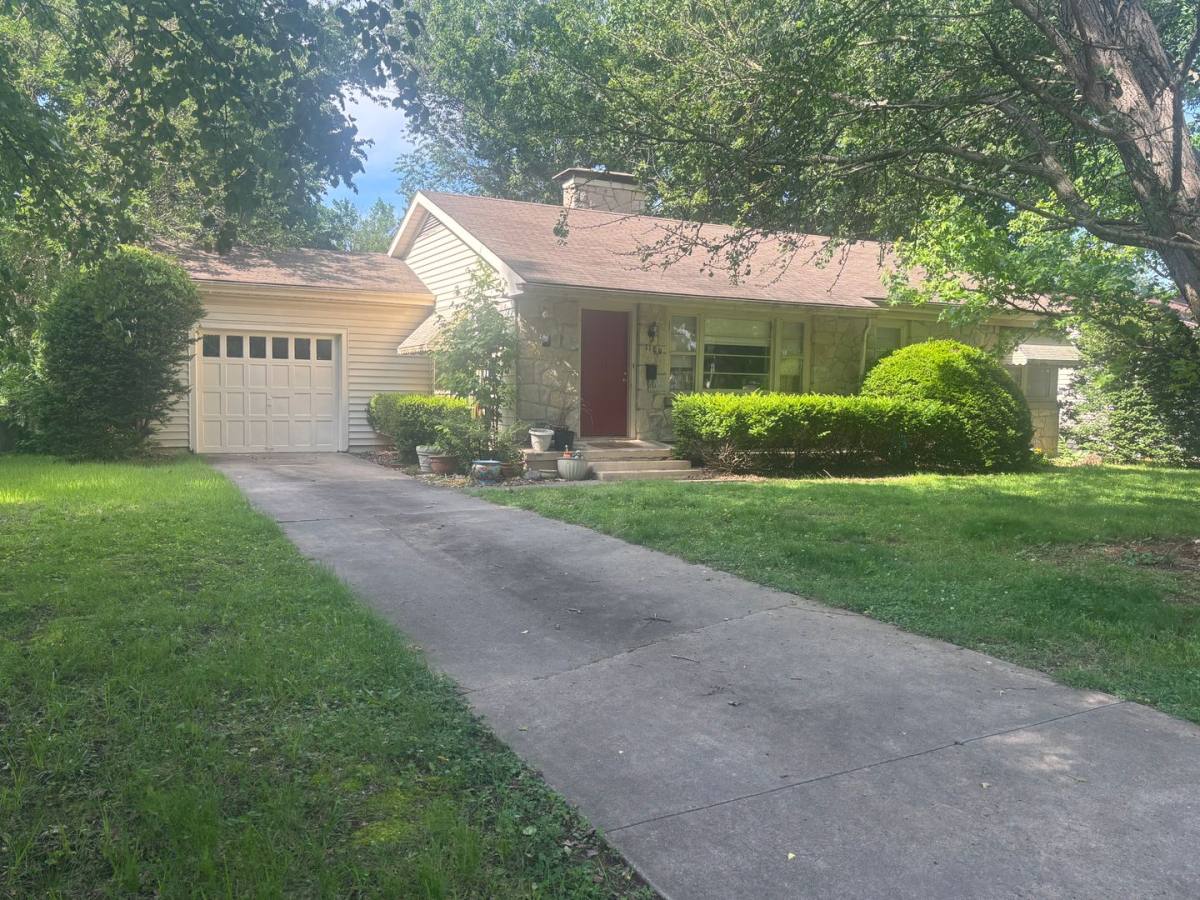 House for rent at 1109 E Linwood Dr, Springfield, MO 65807
