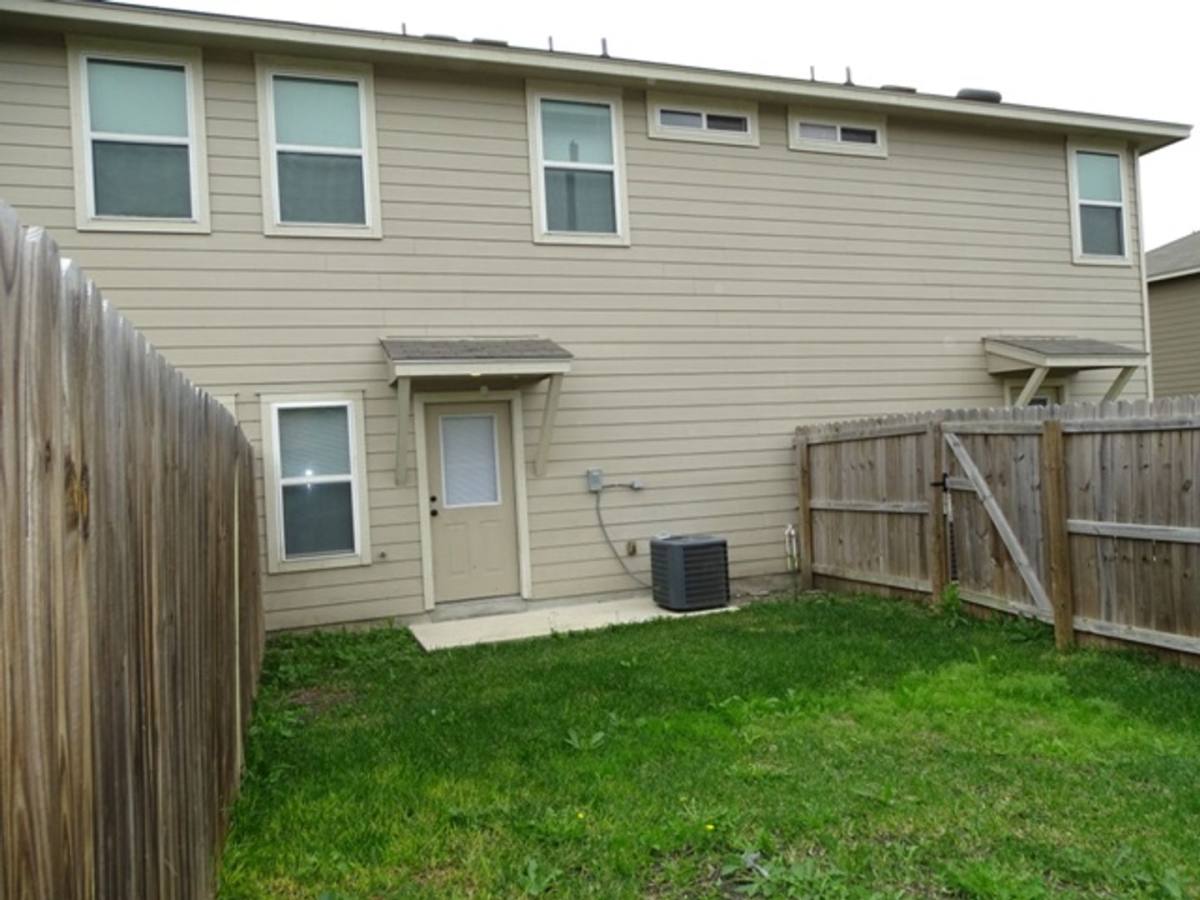 Townhouse for rent at 6619 Arancione Ave, San Antonio, TX 78233