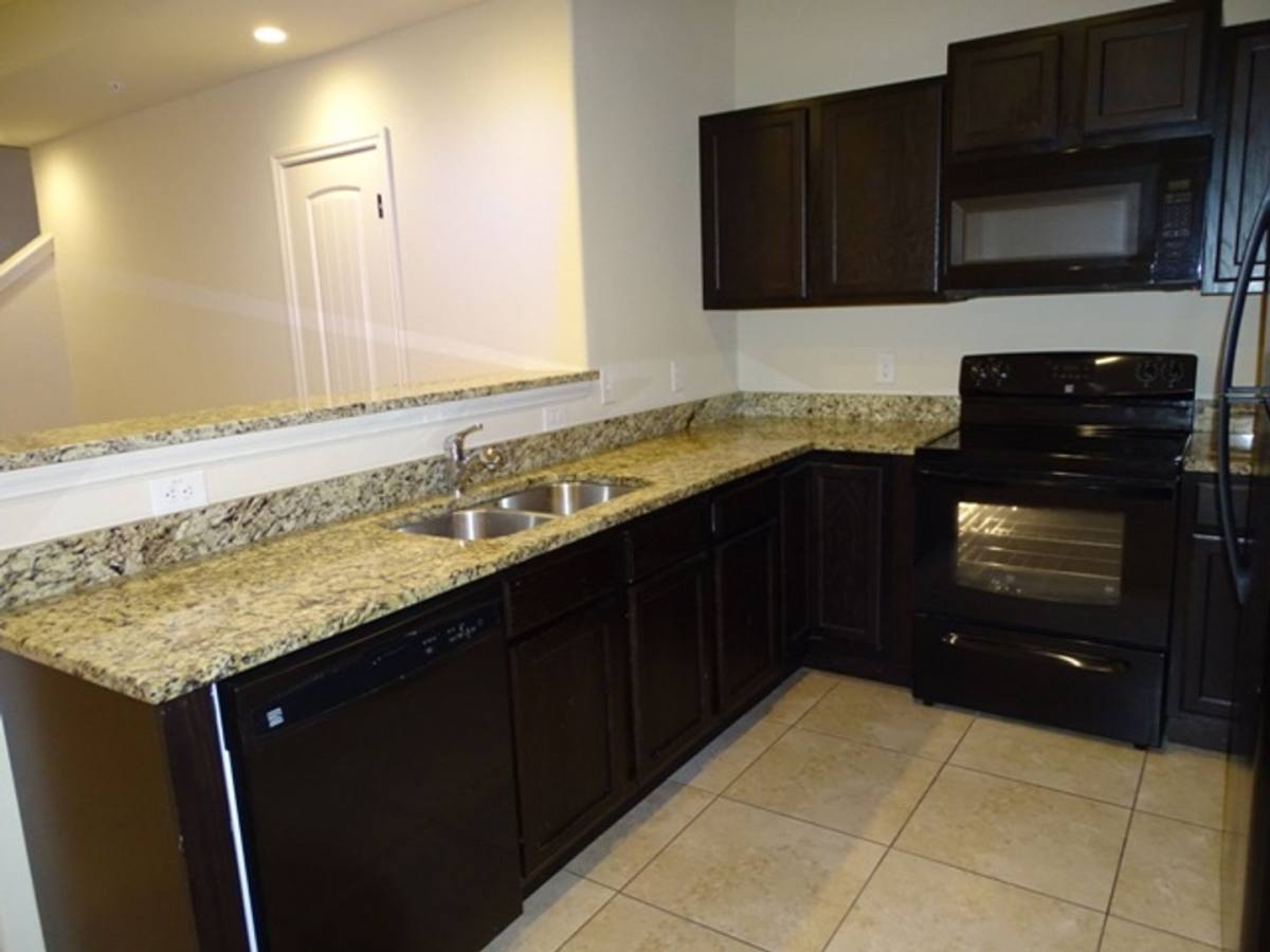 Townhouse for rent at 6619 Arancione Ave, San Antonio, TX 78233