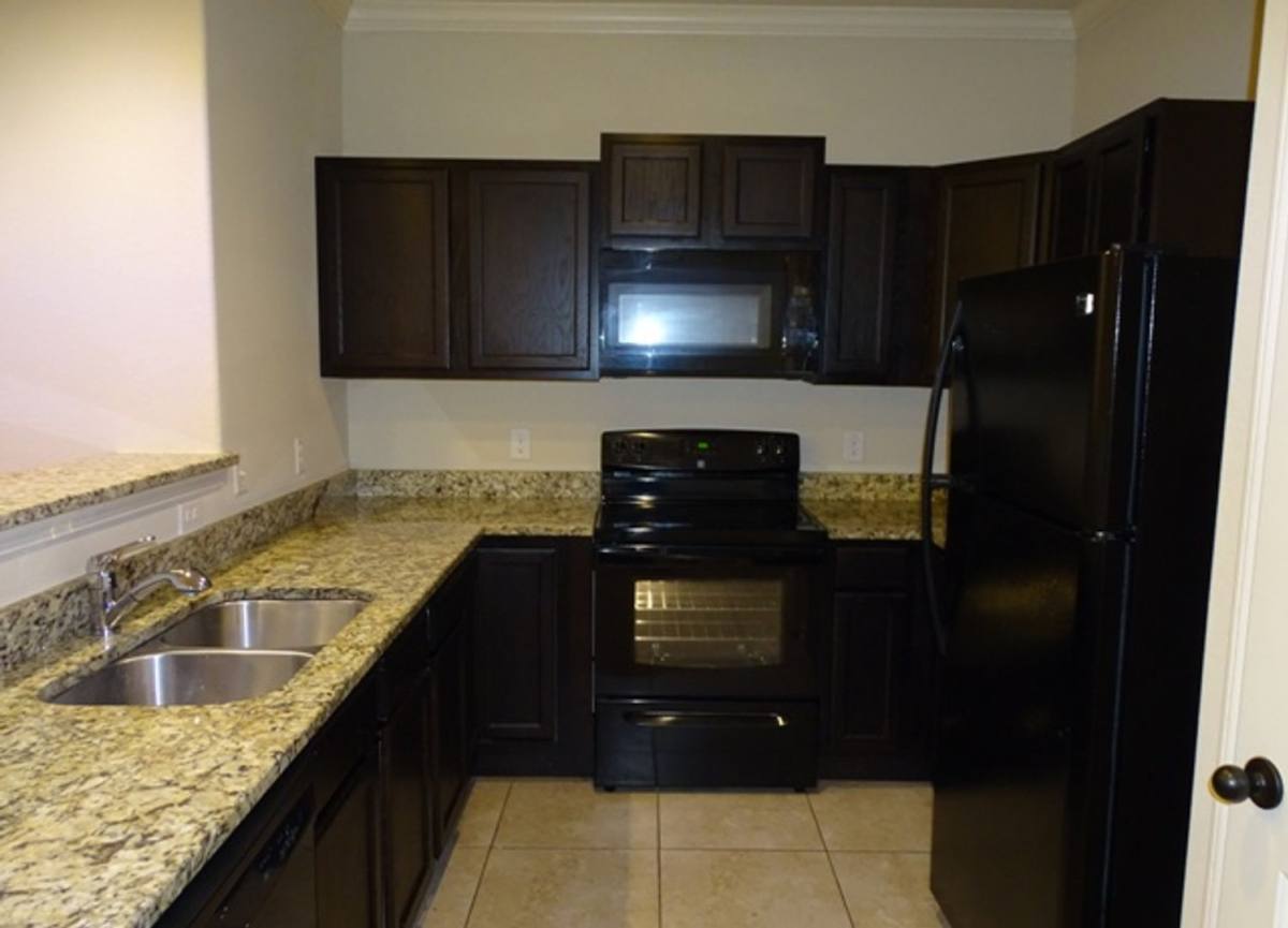 Townhouse for rent at 6619 Arancione Ave, San Antonio, TX 78233