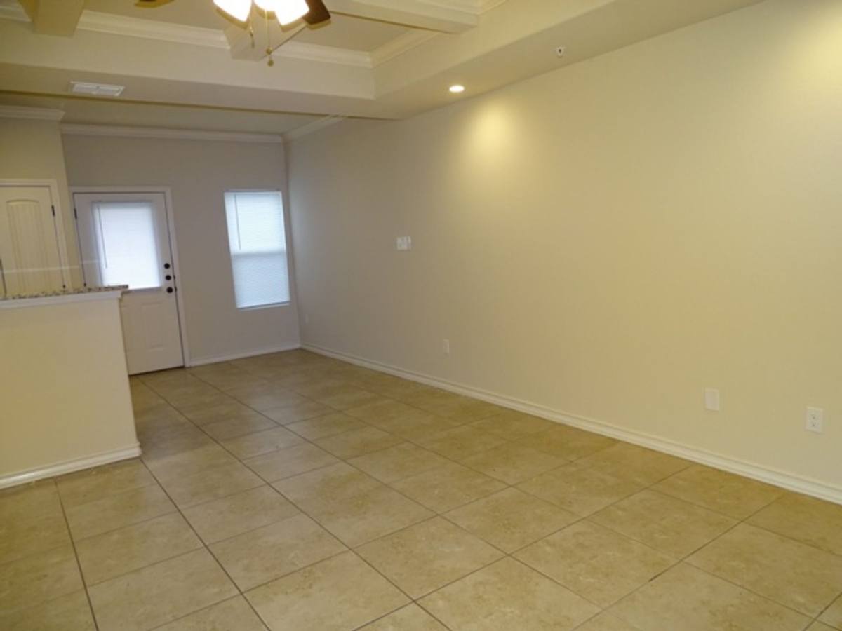 Townhouse for rent at 6619 Arancione Ave, San Antonio, TX 78233