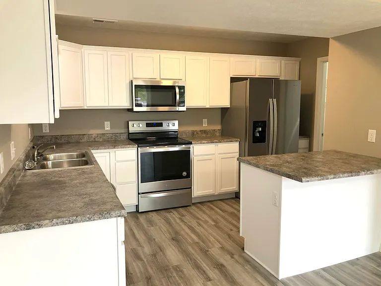 Townhouse for rent at 120 Sunrise Cove, Branson, MO 65616