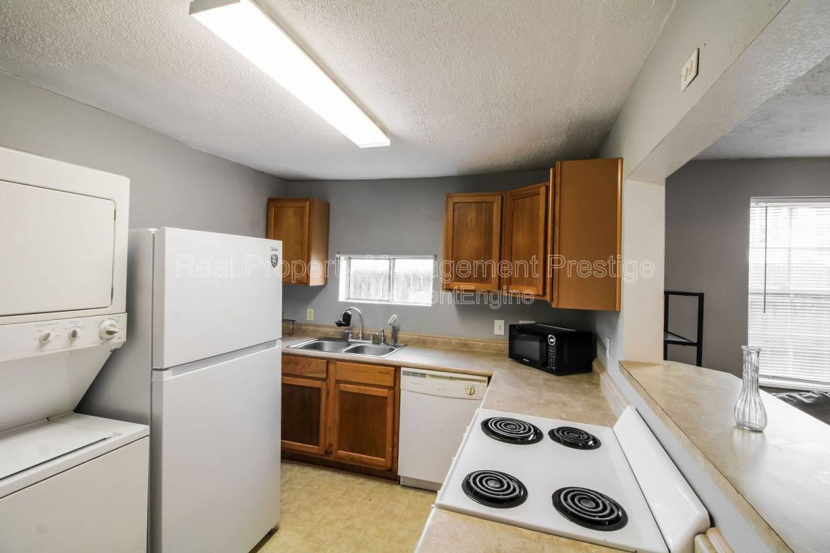 Apartment for rent at 610 Ball St #6, Galveston, TX 77550