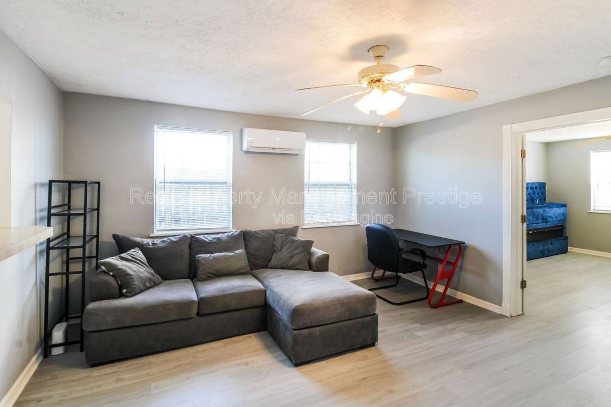 Apartment for rent at 610 Ball St #6, Galveston, TX 77550