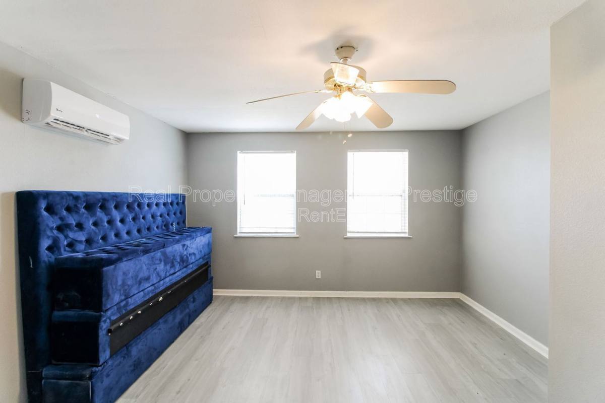 Apartment for rent at 610 Ball St #6, Galveston, TX 77550