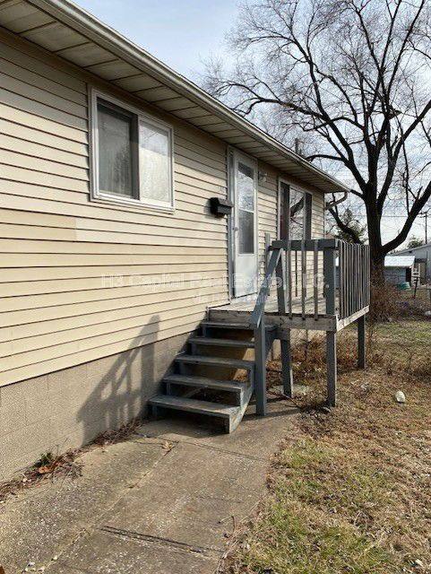 Apartment for rent at 140 Harnett Ave, Wood River, IL 62095