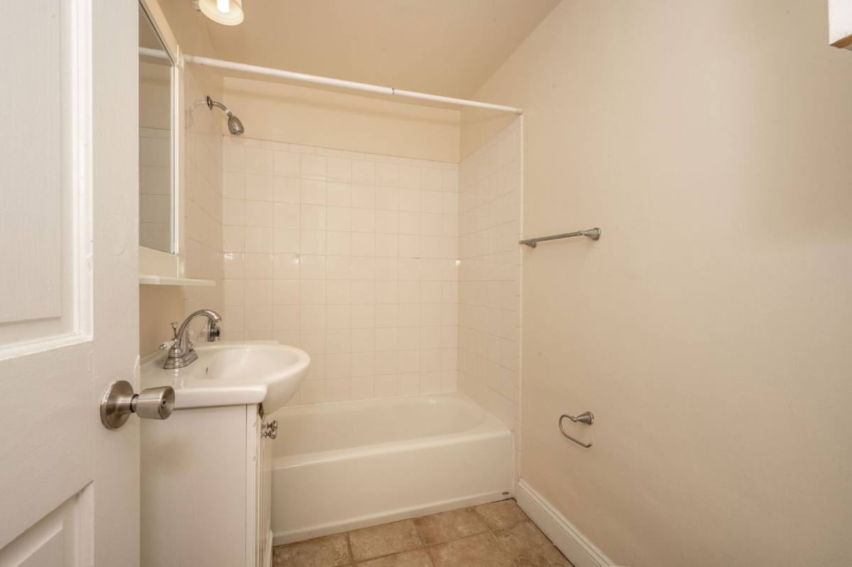 Apartment for rent at 213 E University Ave #B1, Cincinnati, OH 45219
