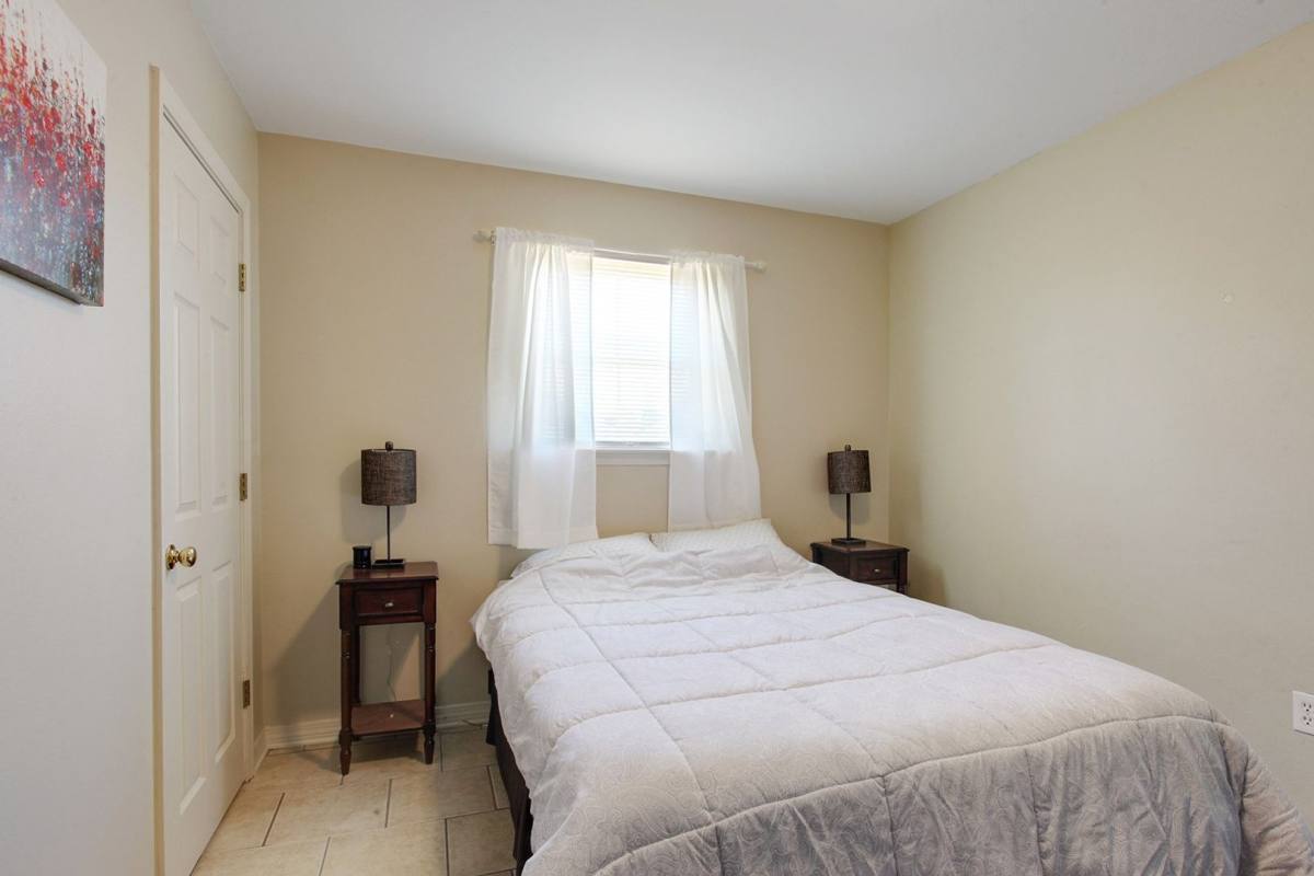 Apartment for rent at 803 Felicity St, New Orleans, LA 70130