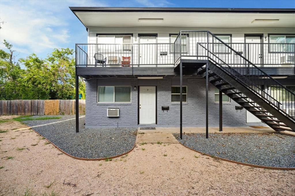 Apartment for rent at 1225 W 25th St #9, Houston, TX 77008