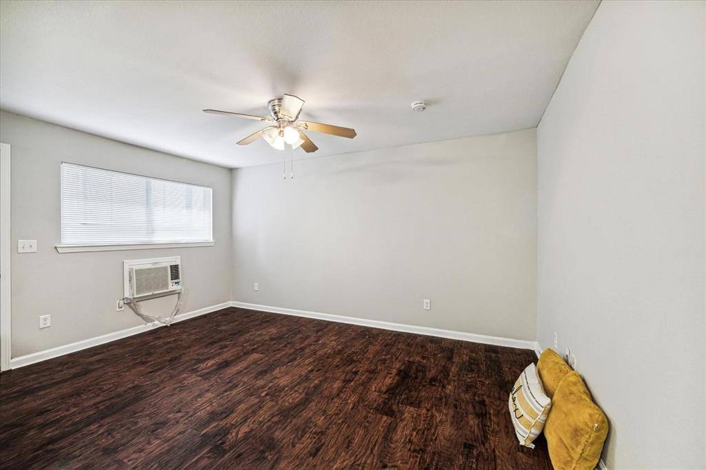 Apartment for rent at 1225 W 25th St #9, Houston, TX 77008