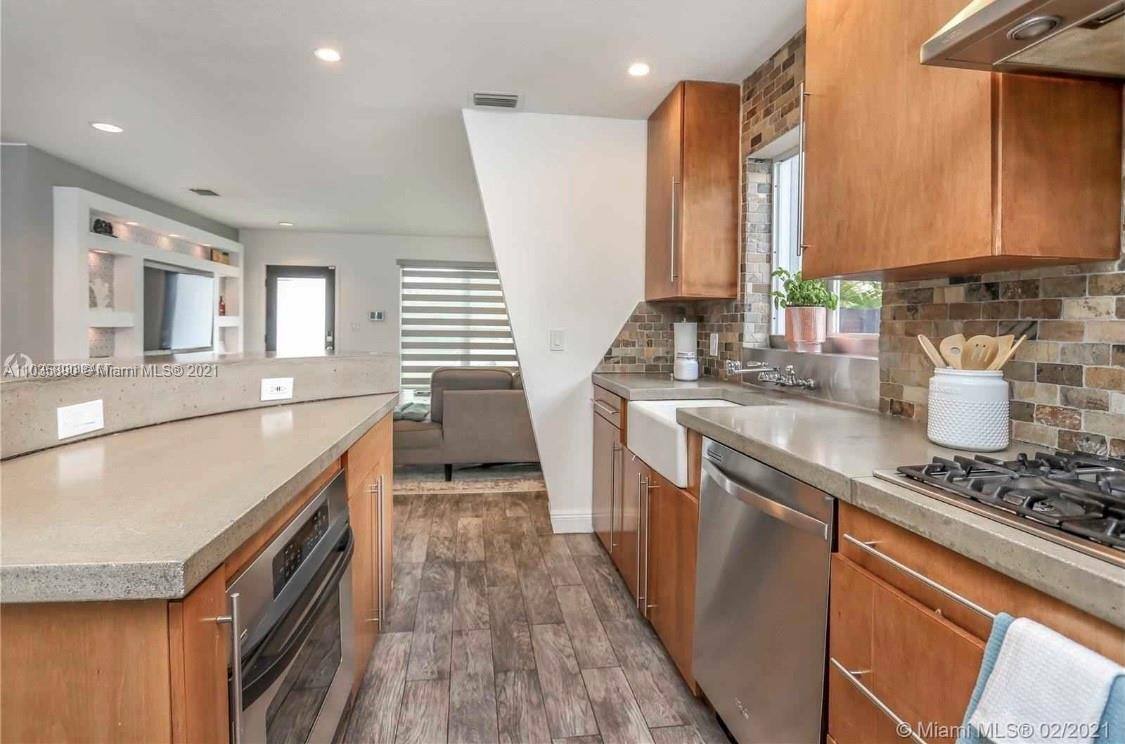 House for rent at 923 N 14th Ave, Hollywood, FL 33020