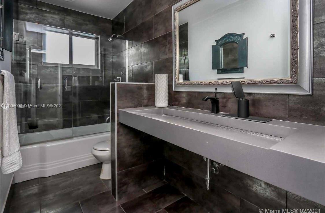 House for rent at 923 N 14th Ave, Hollywood, FL 33020