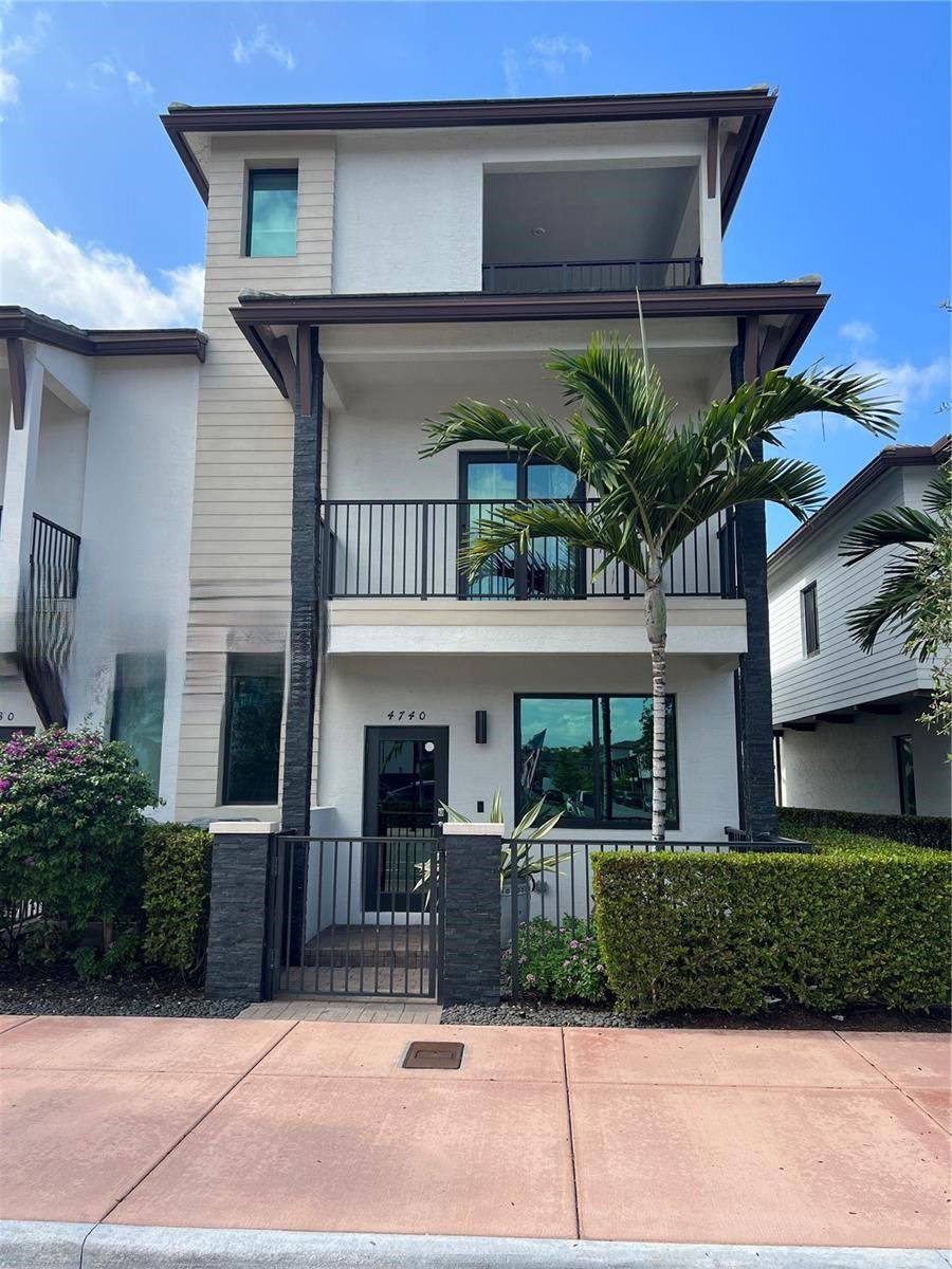 Townhouse for rent at 4740 NW 81st Ave, Miami, FL 33178