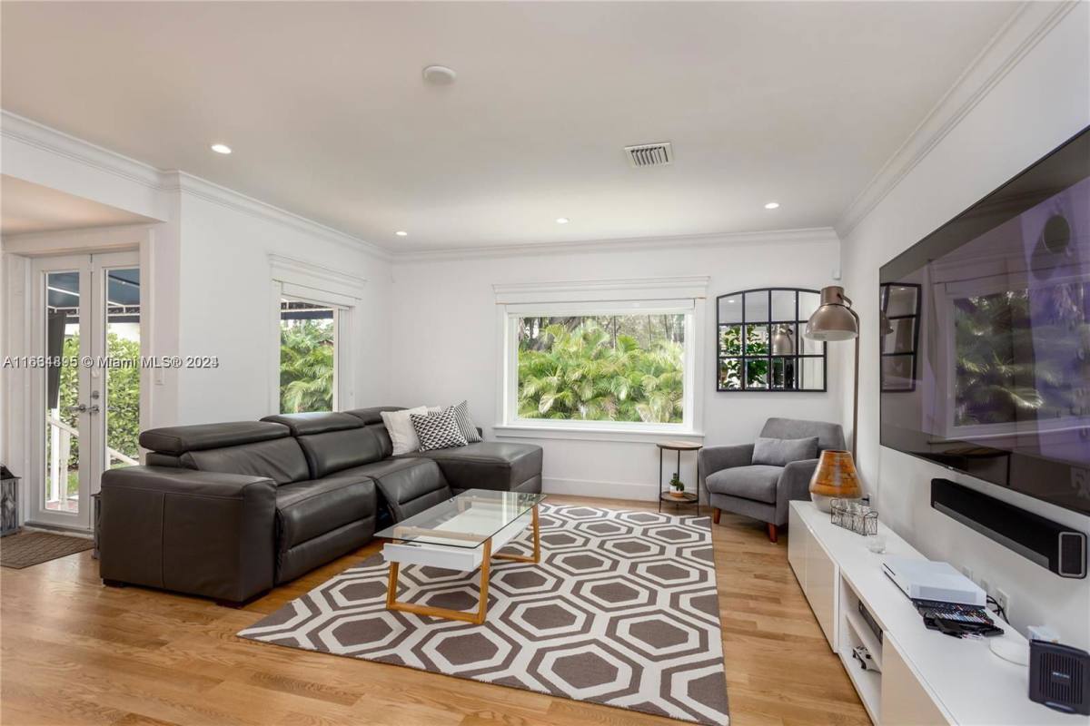 House for rent at 52 Montilla Ave, Miami, FL 33134