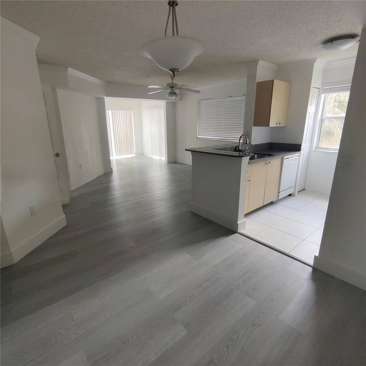 Apartment for rent at 2427 Centergate Dr, Hollywood, FL 33025