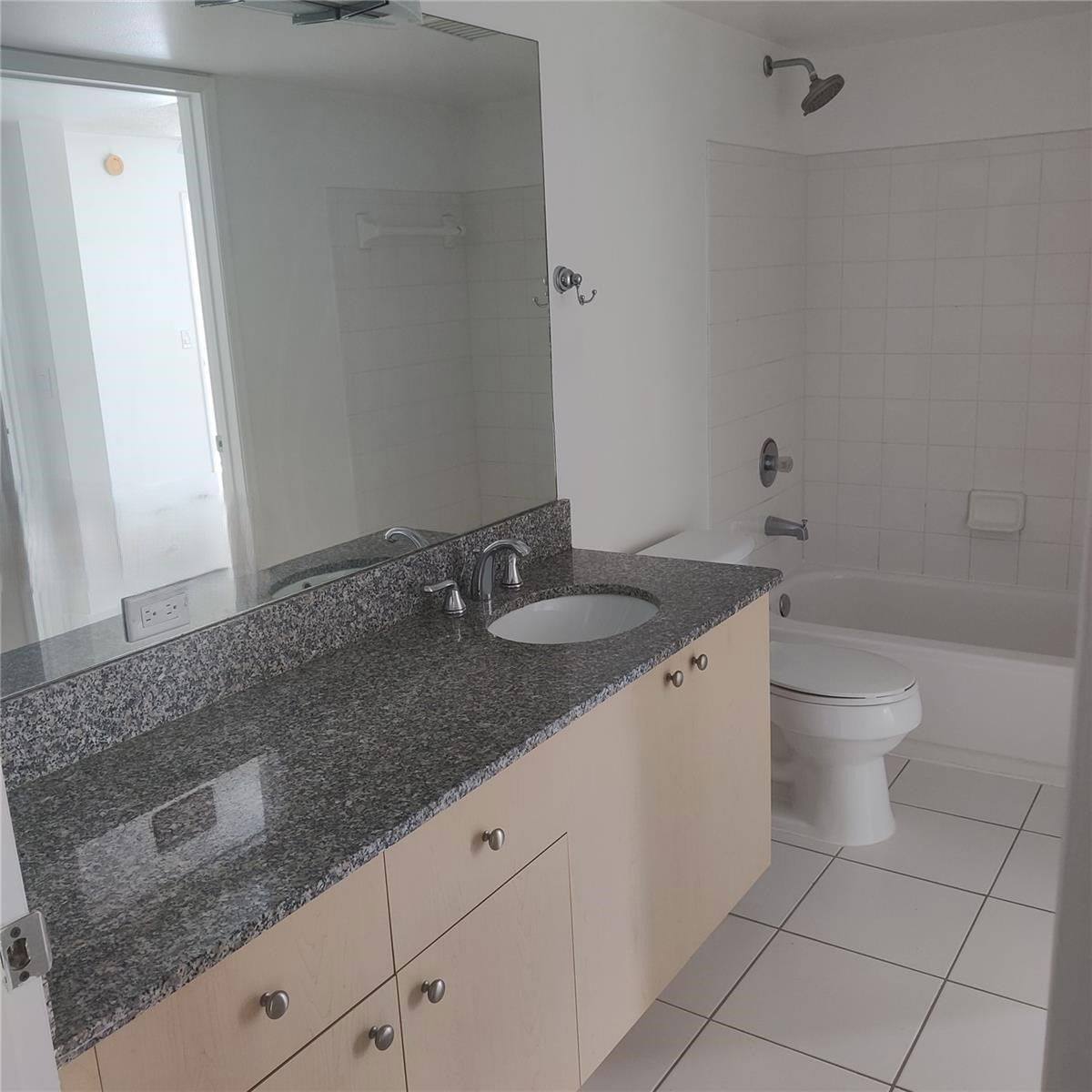 Apartment for rent at 2427 Centergate Dr, Hollywood, FL 33025