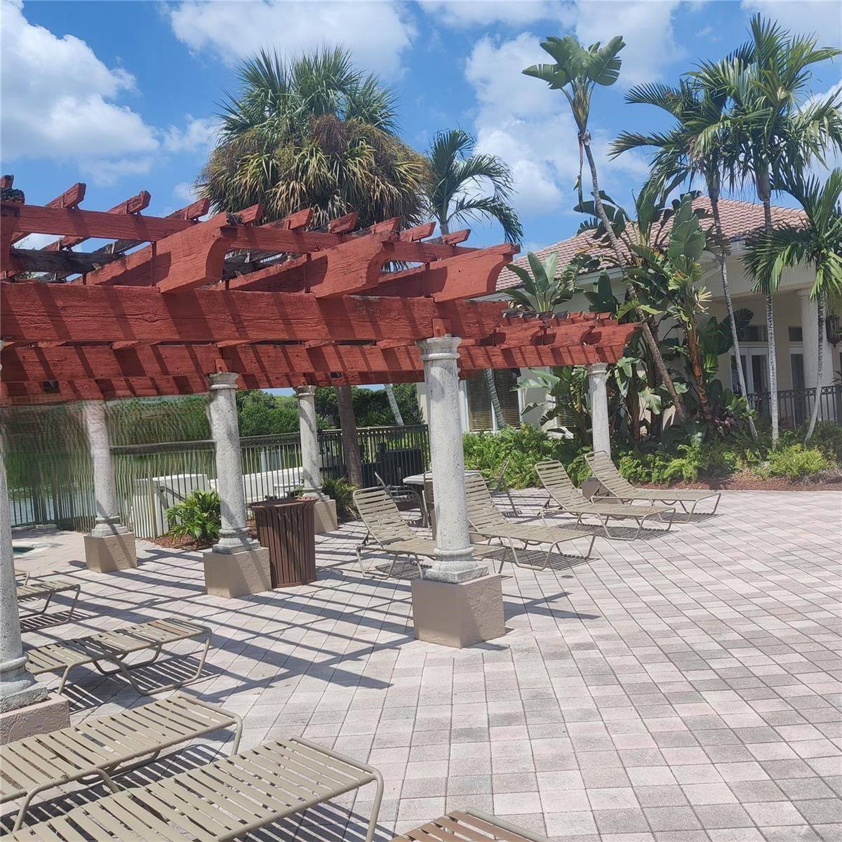 Apartment for rent at 2427 Centergate Dr, Hollywood, FL 33025