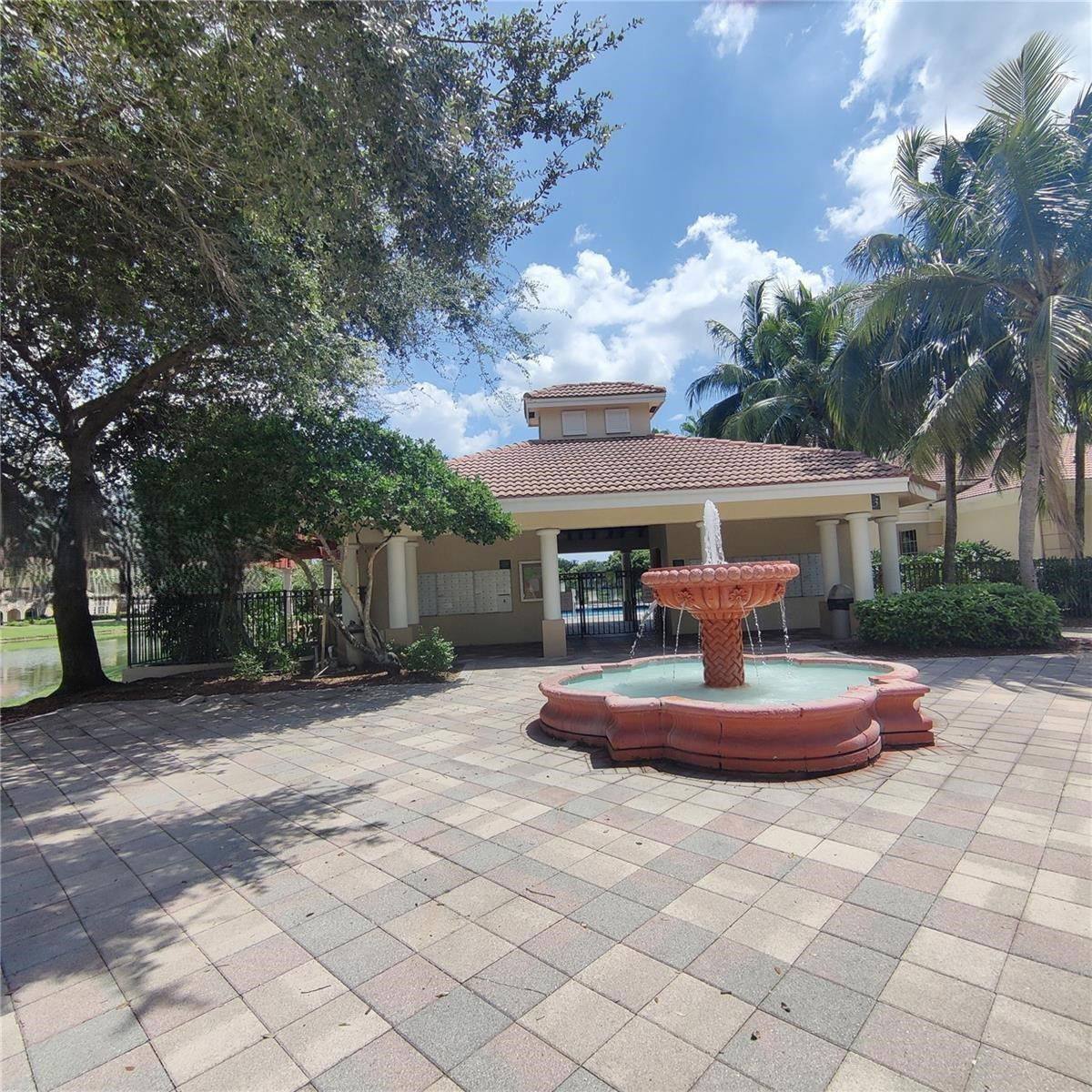 Apartment for rent at 2427 Centergate Dr, Hollywood, FL 33025
