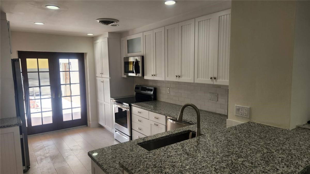House for rent at 85 Deer Run, Miami, FL 33166