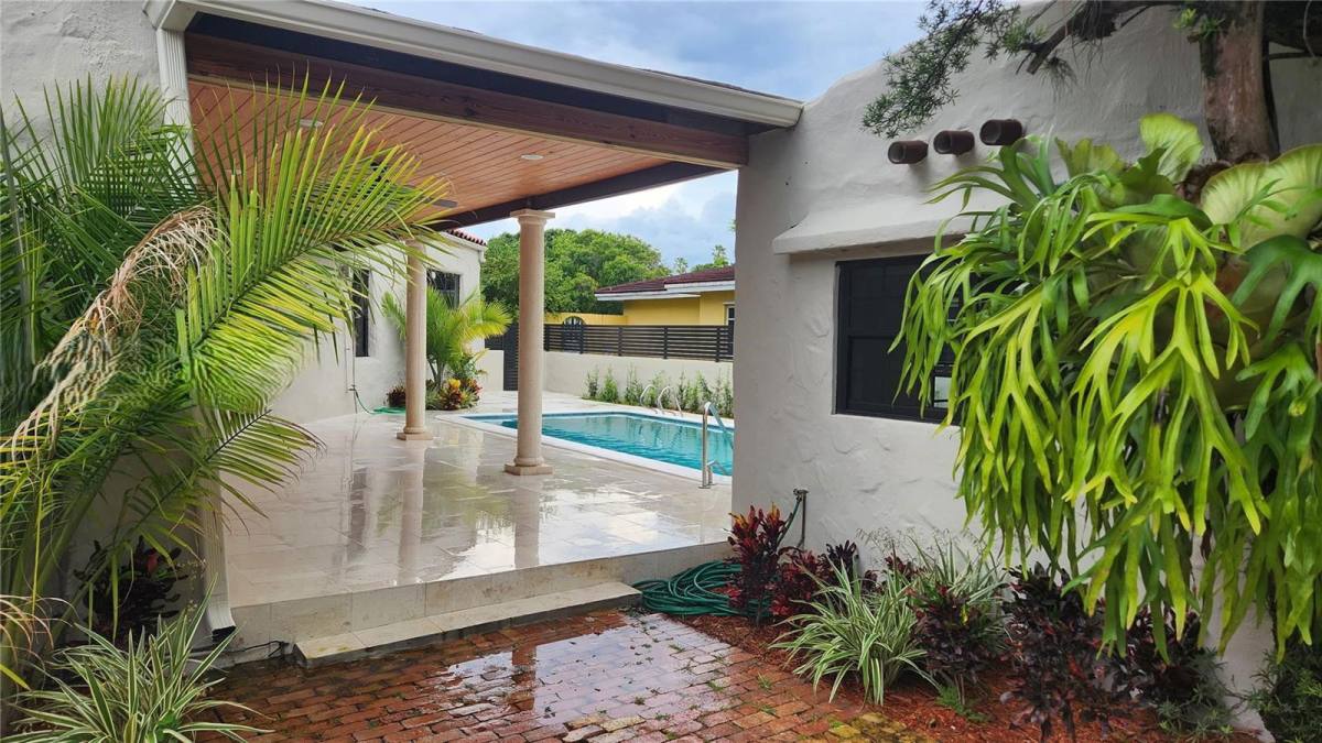 House for rent at 85 Deer Run, Miami, FL 33166
