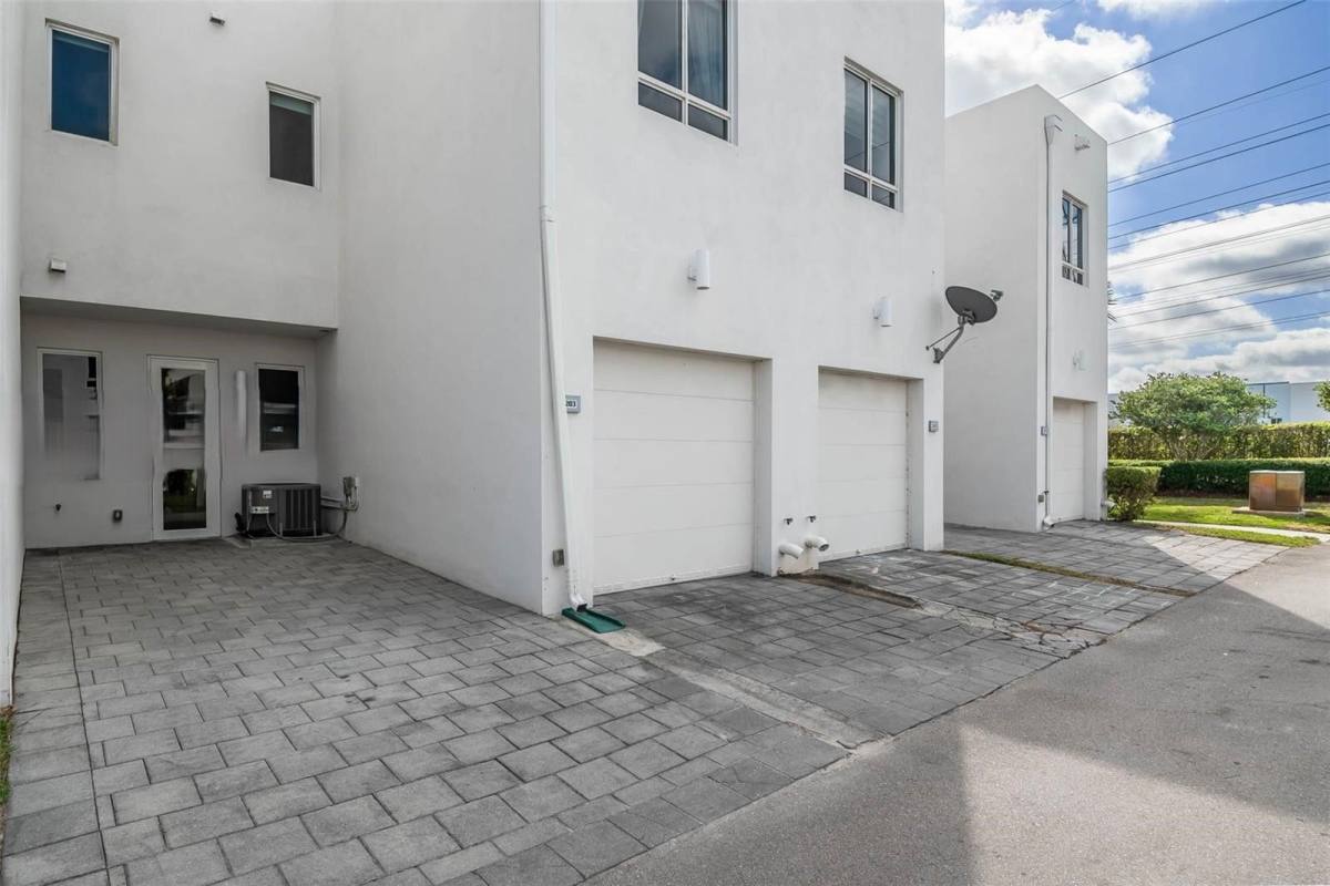 Apartment for rent at 6310 NW 103rd Place #102, Miami, FL 33178