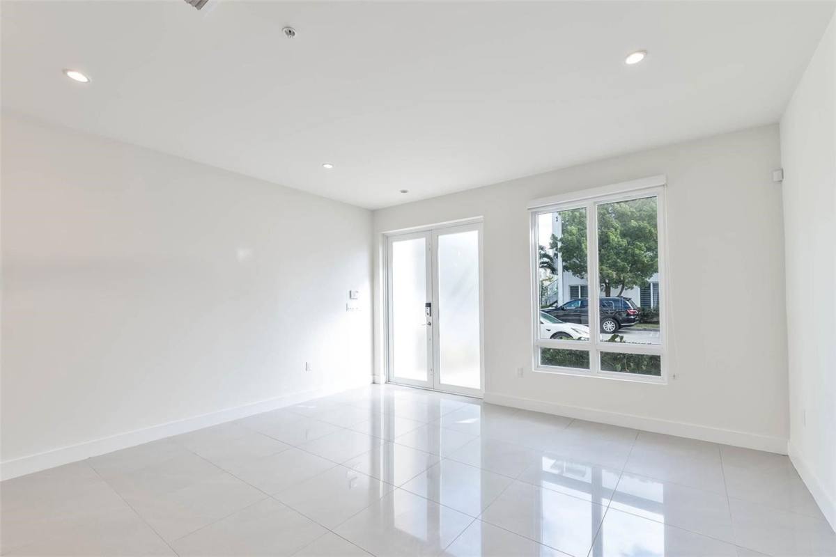 Apartment for rent at 6310 NW 103rd Place #102, Miami, FL 33178
